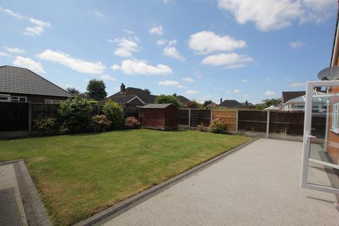 3 bedroom detached bungalow to rent, Manor Drive, Great Boughton, Chester