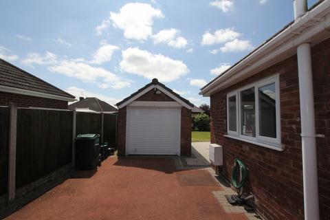 3 bedroom detached bungalow to rent, Manor Drive, Great Boughton, Chester