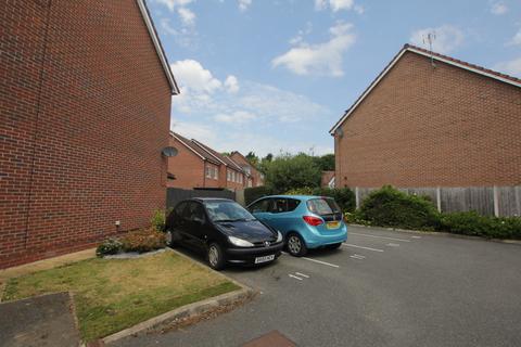 4 bedroom townhouse to rent, Cwrt Dyfrdwy, Saltney, Chester