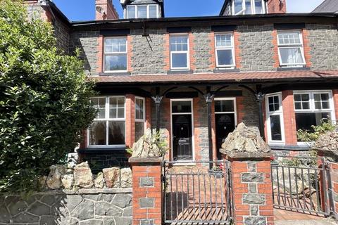 6 bedroom terraced house for sale, Bangor Road, Penmaenmawr