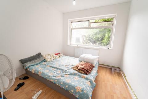 2 bedroom ground floor maisonette for sale, Balfour Road, Southall
