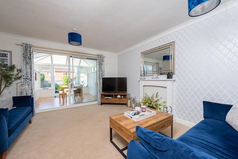 7 Barn Field, Yateley, GU46 6HZ