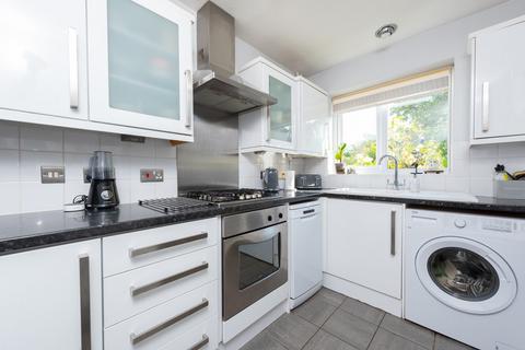 7 Barn Field, Yateley, GU46 6HZ