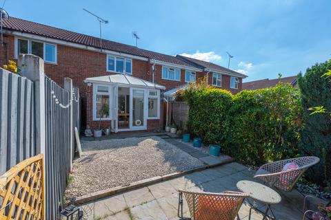 7 Barn Field, Yateley, GU46 6HZ