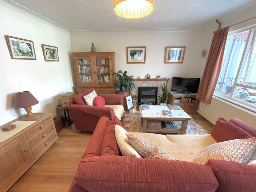 9 Beacon Way Lounge 1