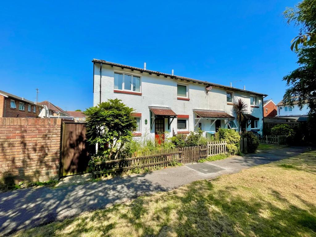 9 Beacon Way Front Distant