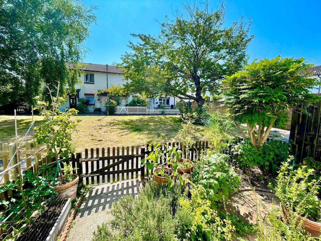 9 Beacon Way Front View