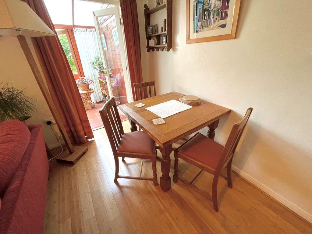 9 Beacon Way Dining