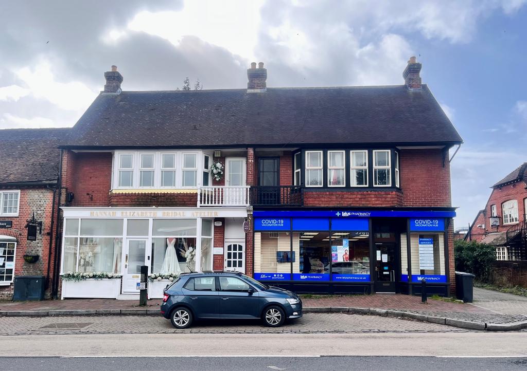 High Street, Botley, SO30 2 bed apartment to rent £900 pcm (£208 pw)