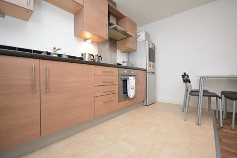 2 bedroom apartment to rent, Stillwater Drive, M11