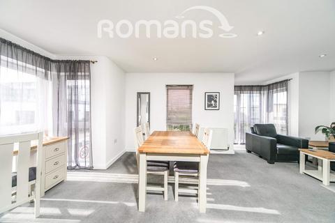 2 bedroom apartment to rent, Drake Way, Reading