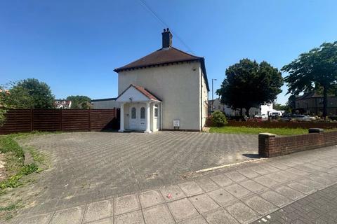 4 bedroom semi-detached house for sale, Carlyle Avenue, Southall