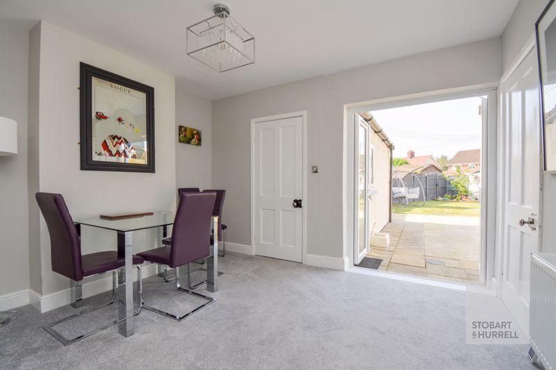 Lounge to Dining