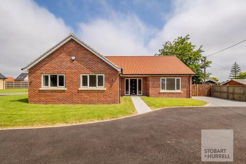 3 bedroom detached bungalow for sale, Howletts Loke, Norwich NR13