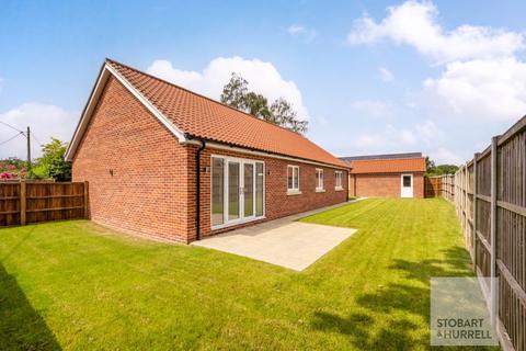 3 bedroom detached bungalow for sale, Howletts Loke, Norwich NR13