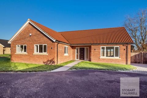 3 bedroom detached bungalow for sale, Howletts Loke, Norwich NR13