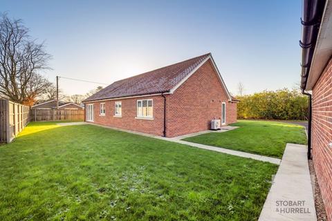 3 bedroom detached bungalow for sale, Howletts Loke, Norwich NR13