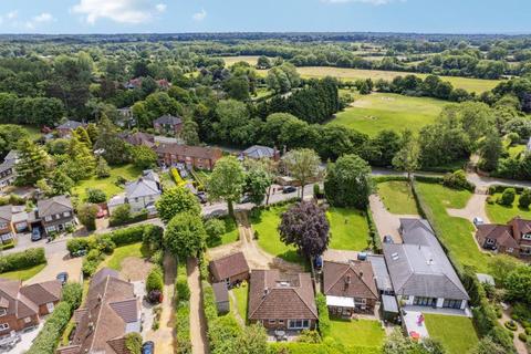 Robins Roost Hare Lane, Little Kingshill, Great Missenden, HP16 0EE
