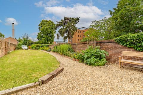undefined, London Road, Gloucester GL1