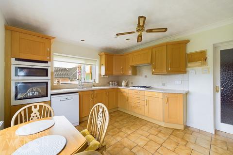 3 bedroom chalet for sale, Norwich Road, Poringland, Norwich