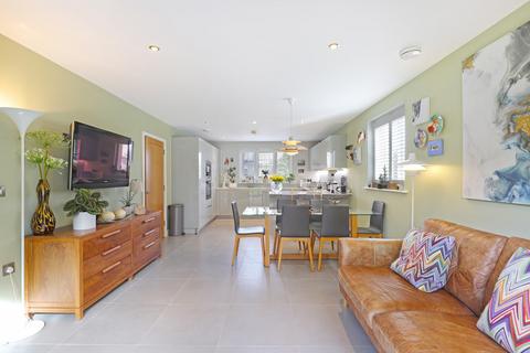 1 Mowbray Close, Epping, CM16 5AZ