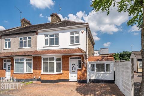 3 bedroom end of terrace house for sale, Manor Road, Romford, RM1