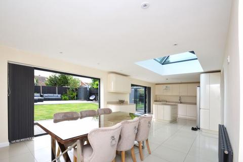 5 bedroom detached house for sale, Seathorpe Avenue, Minster