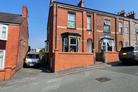 4 bedroom end of terrace house for sale, Derby Road, Wrexham