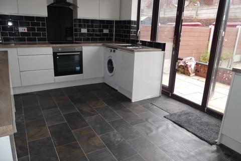 2 bedroom house for sale, Fields New Road, Oldham OL9
