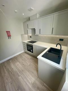 1 bedroom in a house share to rent, Luxurious Newly Renovated Rooms to Let in Poole – All Bills Included!