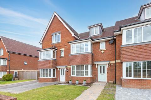 4 bedroom townhouse for sale, Woodfield Close, Coulsdon CR5