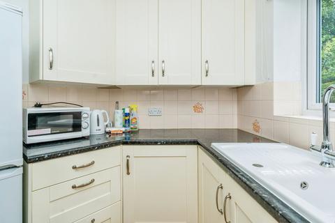 2 bedroom apartment for sale, Meadsview Court, Farnborough GU14