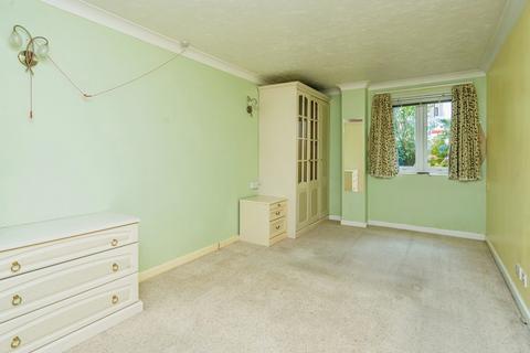 2 bedroom apartment for sale, Meadsview Court, Farnborough GU14