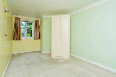 2 bedroom apartment for sale, Meadsview Court, Farnborough GU14