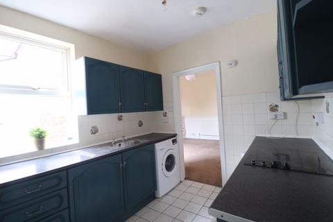 3 bedroom terraced house to rent, Oxford Gardens, Stafford ST16