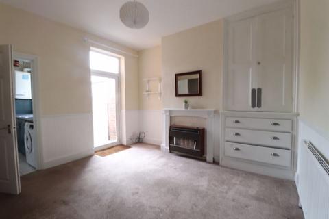 3 bedroom terraced house to rent, Oxford Gardens, Stafford ST16