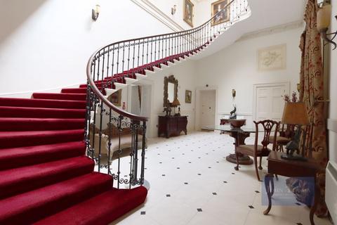 4 Claybury Hall, Woodford Green, IG8 8RW