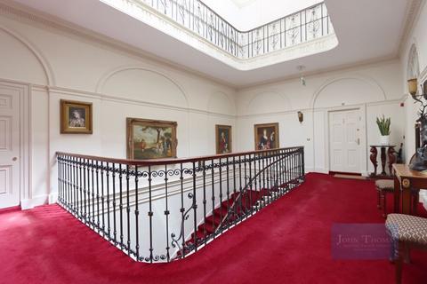 4 Claybury Hall, Woodford Green, IG8 8RW