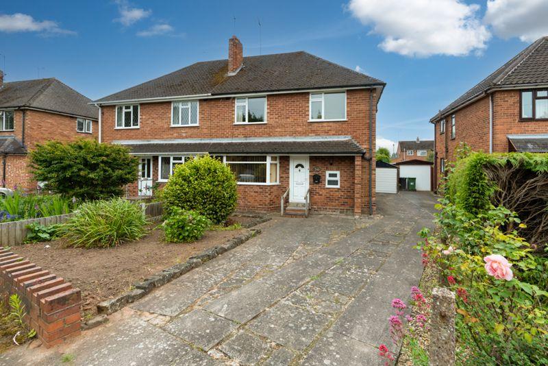 Summerfield Avenue, Kingswinford DY6 3 bed semidetached house for sale £295,000