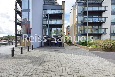3 bedroom apartment to rent, Boardwalk Place, London E14