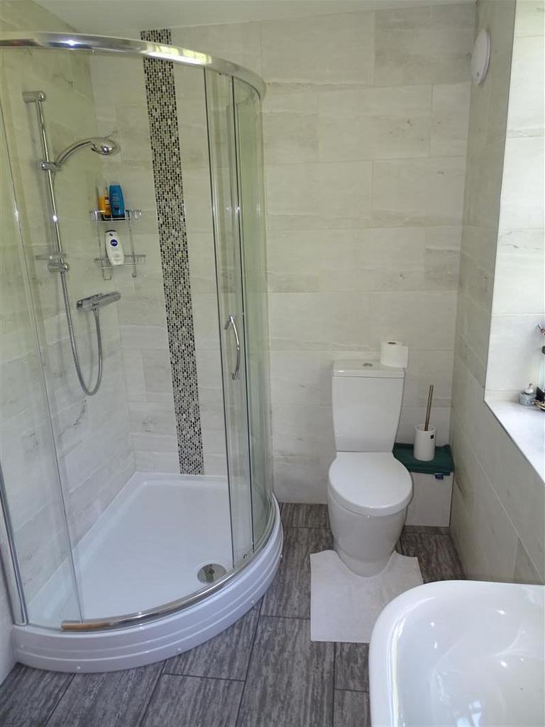 Ensuite Shower Room A