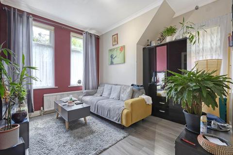2 bedroom flat for sale, Brettenham Road, Walthamstow, London