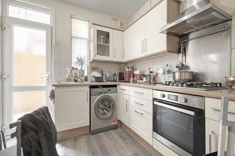 2 bedroom flat for sale, Brettenham Road, Walthamstow, London