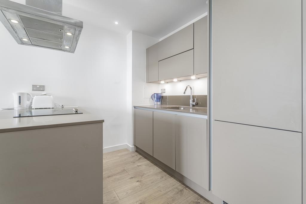 Flat 176 Stratosphere Tower 006