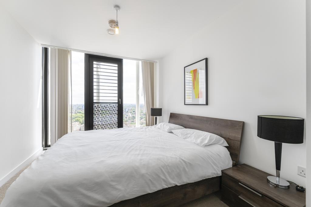 Flat 176 Stratosphere Tower 001
