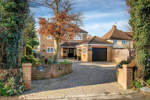 6 bedroom detached house to rent, Rectory Lane North, West Malling ME19