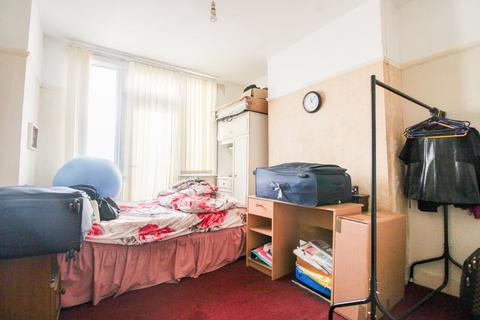 20 Midhurst Avenue, Croydon, CR0 3PR
