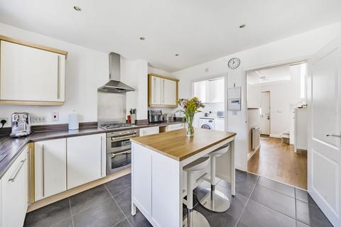 3 The Robins, Bracknell, RG12 8BU