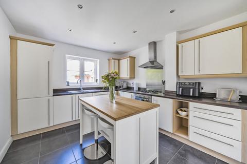 3 The Robins, Bracknell, RG12 8BU