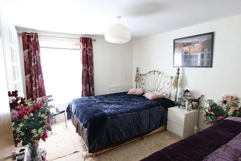 2 bedroom flat for sale, Cherington Court, Station Road, EN5